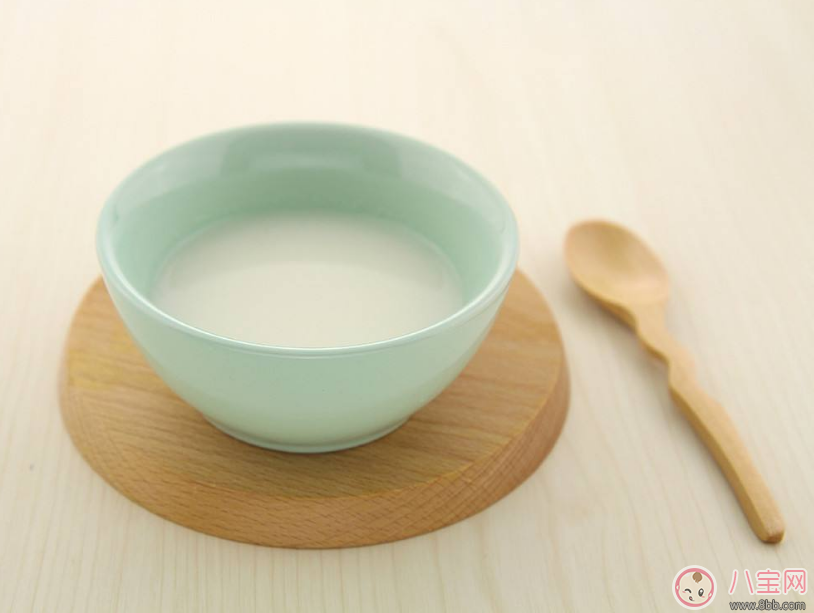 添加輔食前可以給寶寶加米粉 寶寶米粉添加技巧 添加輔食前可以給寶寶加米粉 寶寶米粉添加技巧