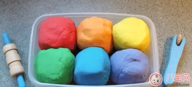 外面下雨了孩子不能出去玩 試試做這些事情吧 外面下雨了孩子不能出去玩 試試做這些事情吧