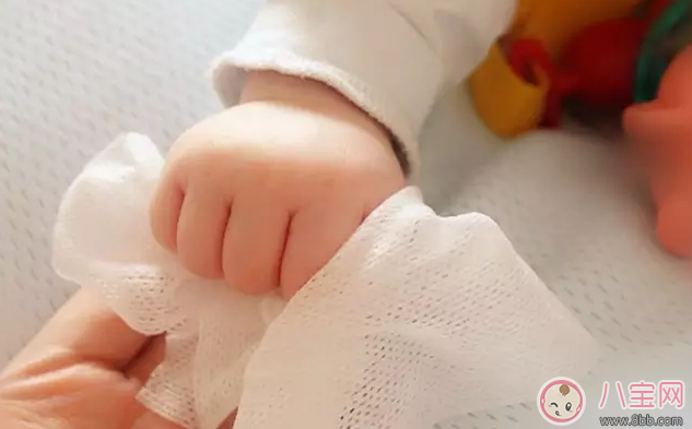 寶寶一臟就用濕巾 寶寶濕巾并沒有你想的那么好 寶寶一臟就用濕巾 寶寶濕巾并沒有你想的那么好