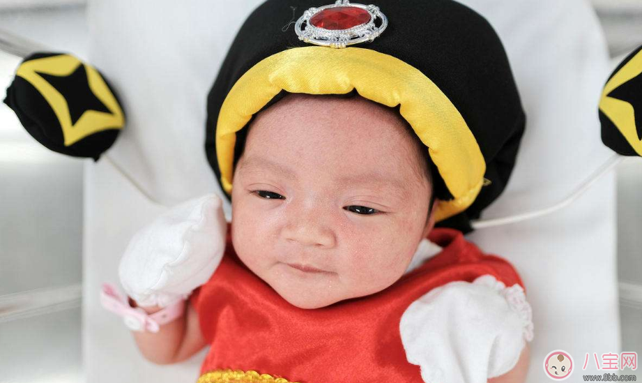 寶寶剛出生時其實是近視 如何在后期培養孩子視力