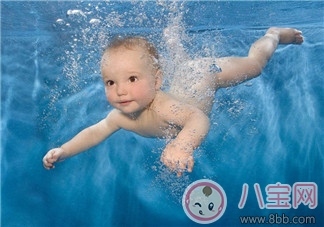 幼兒游泳變聰明 越早學(xué)習(xí)效果越好 