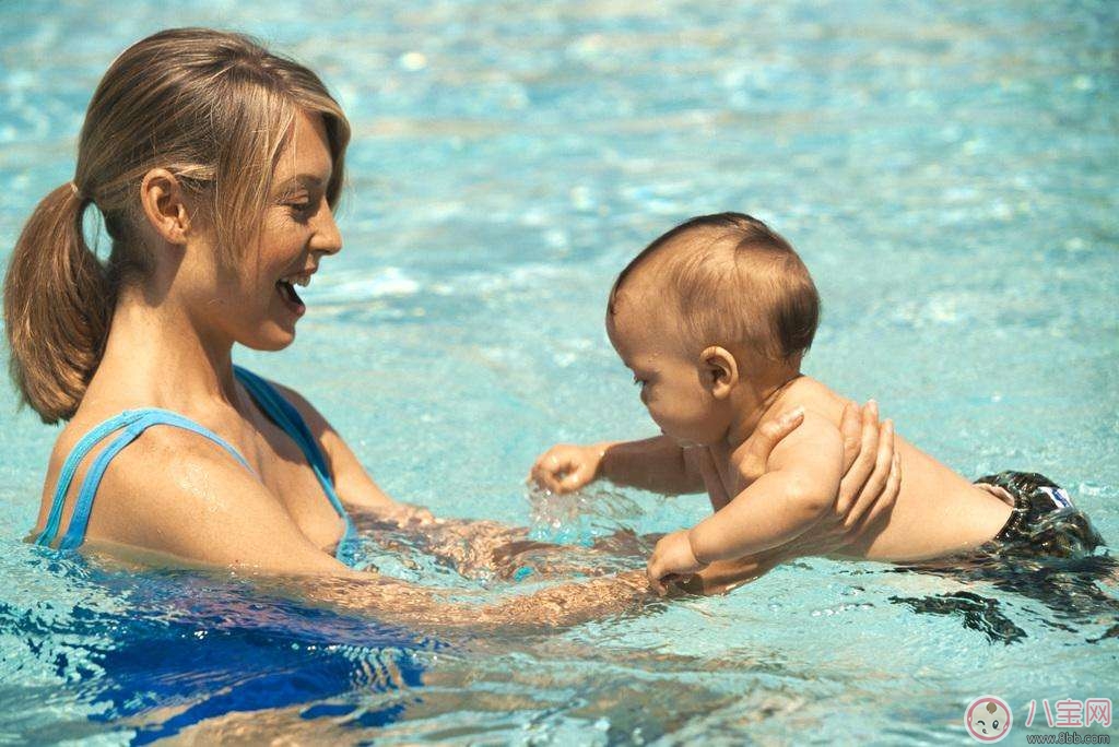 幼兒游泳變聰明 越早學(xué)習(xí)效果越好 