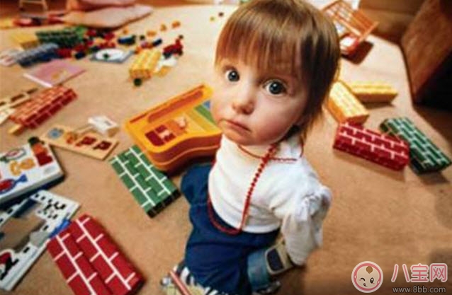 寶寶喜歡扔東西是脾氣不好嗎 2歲半寶寶喜歡扔東西怎么辦 寶寶喜歡扔東西是脾氣不好嗎 2歲半寶寶喜歡扔東西怎么辦