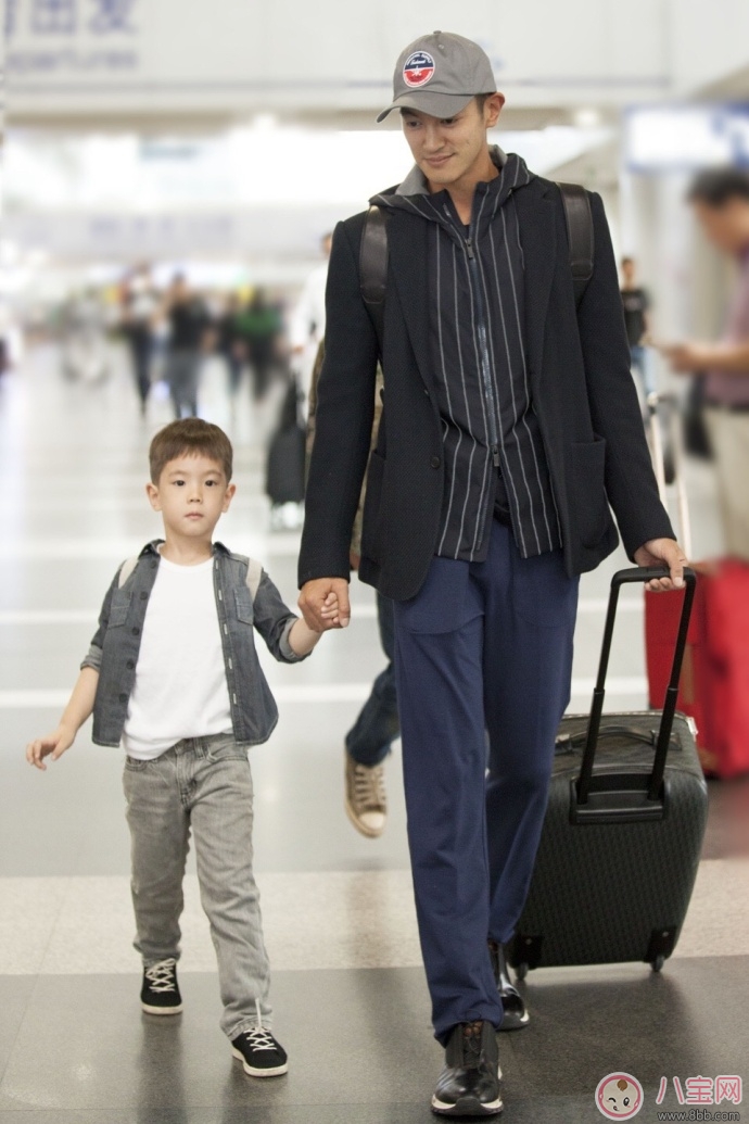 爸爸去哪兒停播,沒有的事 杜江和嗯哼現身機場