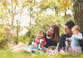 劉國梁教女兒高爾夫獲世界亞軍！父母如何成為孩子的榜樣