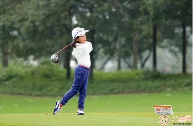 劉國梁教女兒高爾夫獲世界亞軍！父母如何成為孩子的榜樣