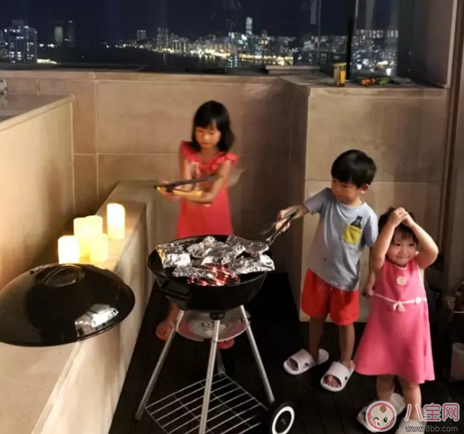 陳浩民帶全家開趴孩子穿巨型拖鞋 如何給寶寶選鞋子 陳浩民帶全家開趴孩子穿巨型拖鞋 如何給寶寶選鞋子