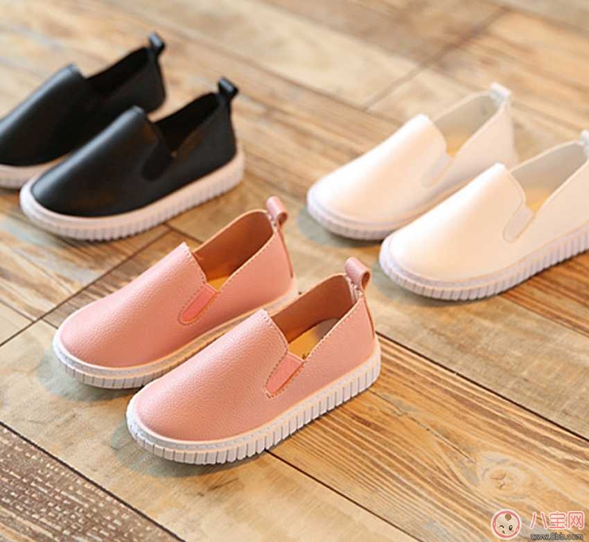 陳浩民帶全家開趴孩子穿巨型拖鞋 如何給寶寶選鞋子 陳浩民帶全家開趴孩子穿巨型拖鞋 如何給寶寶選鞋子