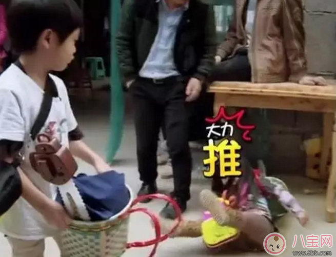 兩個孩子吵架互撕怎么辦?為何曹格太太卻能擺平孩子? 兩個孩子吵架互撕怎么辦?為何曹格太太卻能擺平孩子?