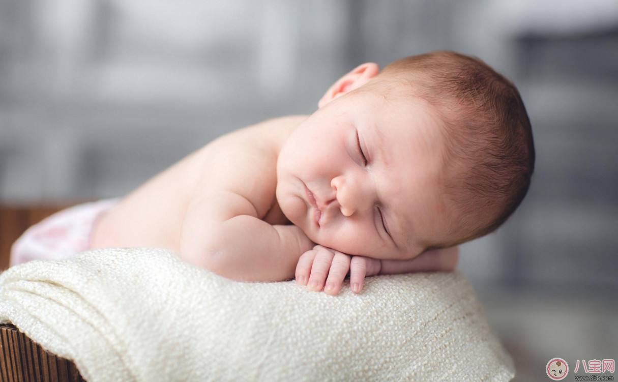寶寶偏頭扁頭怎么辦?如何讓寶寶睡出漂亮頭型? 寶寶偏頭扁頭怎么辦?如何讓寶寶睡出漂亮頭型?