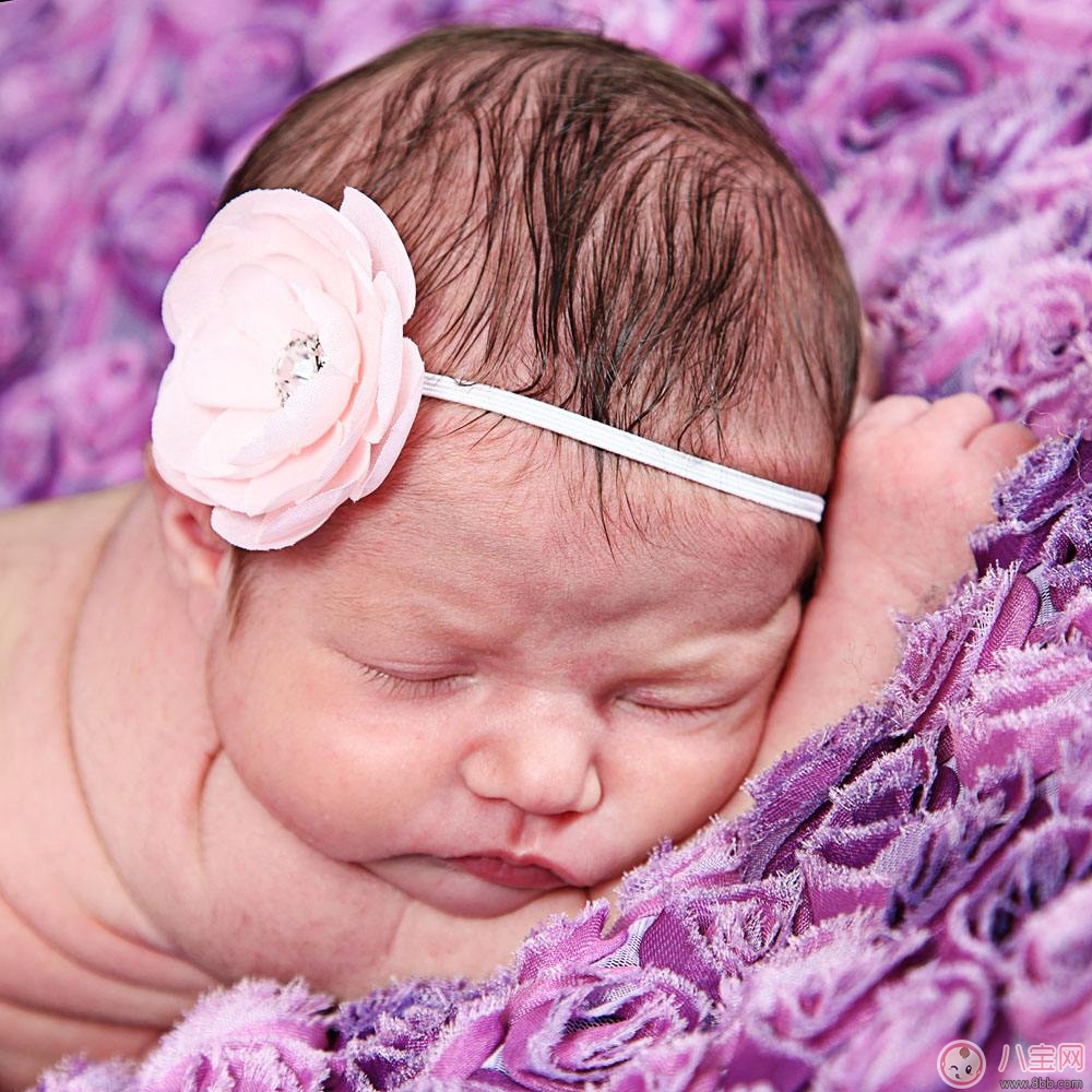 寶寶偏頭扁頭怎么辦?如何讓寶寶睡出漂亮頭型? 寶寶偏頭扁頭怎么辦?如何讓寶寶睡出漂亮頭型?