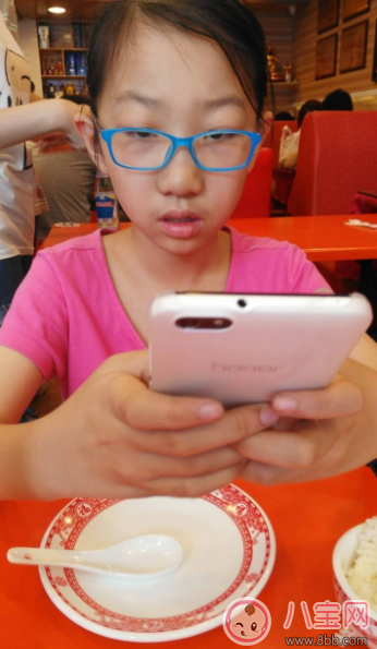 孩子沉迷手機怎么辦 可以試試約法三章