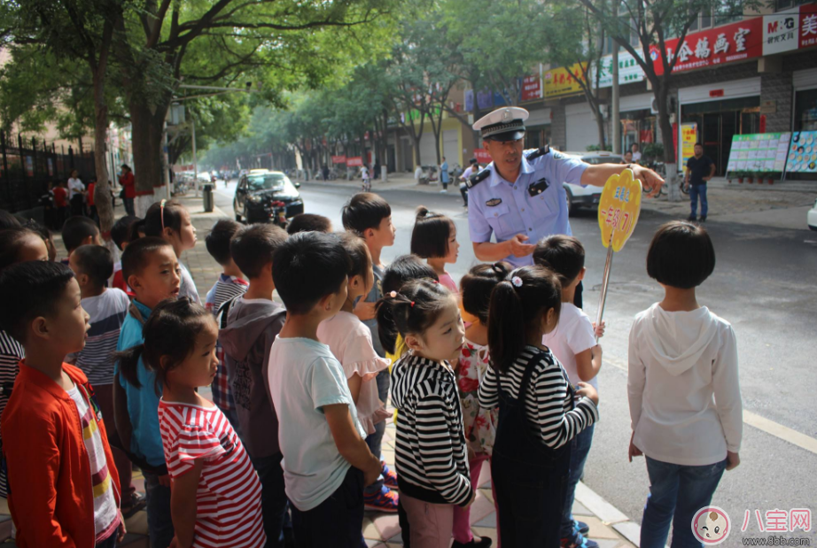 小學(xué)放學(xué)早家長(zhǎng)遇尷尬 孩子放學(xué)早怎么接 小學(xué)放學(xué)早家長(zhǎng)遇尷尬 孩子放學(xué)早怎么接