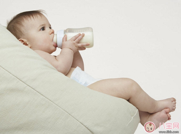 6個月內寶寶要不要喝水 6個月寶寶喝水溫度注意事項