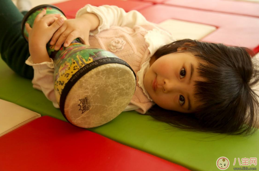 孩子自尊心受到傷害應該怎么去安撫他 怎么給孩子建立起自尊心