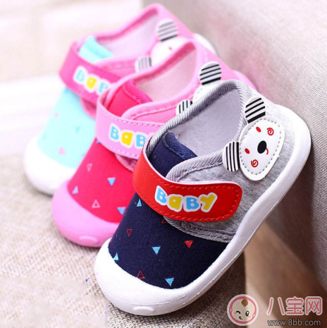 小孩子的鞋子怎么選擇 哪些鞋子是不能買的