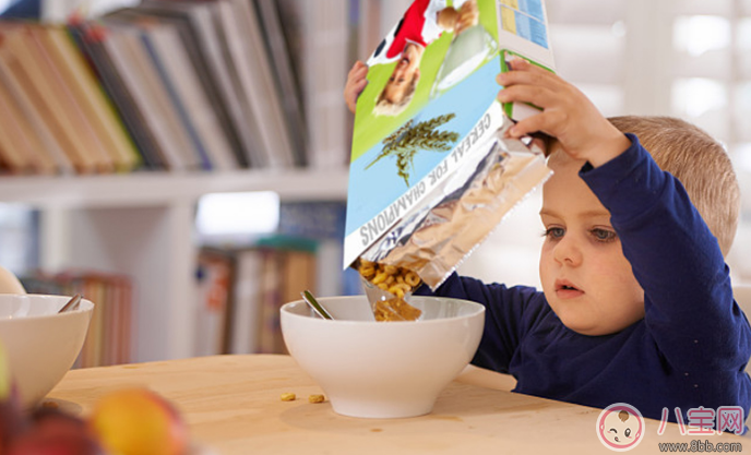 寶寶學吃飯餐具用品推薦 寶寶學吃飯要買什么東西 寶寶學吃飯餐具用品推薦 寶寶學吃飯要買什么東西