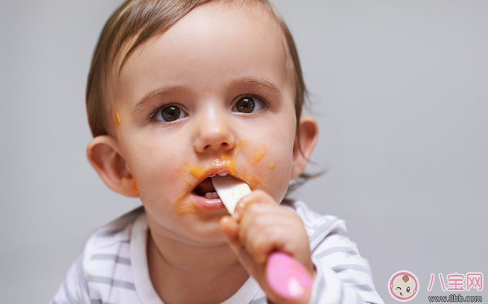 寶寶學吃飯餐具用品推薦 寶寶學吃飯要買什么東西 寶寶學吃飯餐具用品推薦 寶寶學吃飯要買什么東西