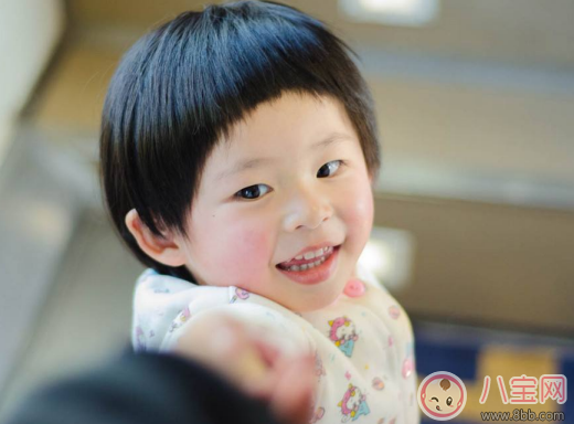 小孩子穿別人的舊衣服好不好 寶寶穿舊衣服有什么壞處