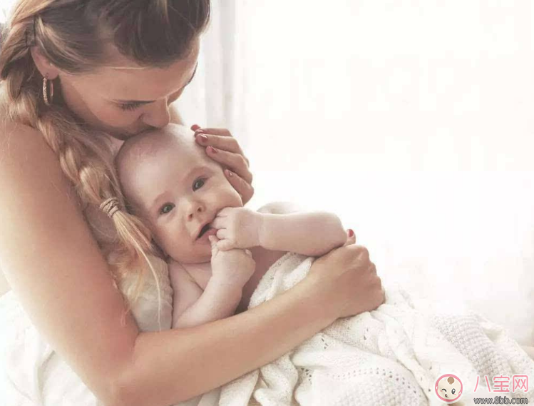 產(chǎn)后媽媽心情不好抑郁怎么辦 家人應(yīng)該怎么對(duì)媽媽才能讓她走出來