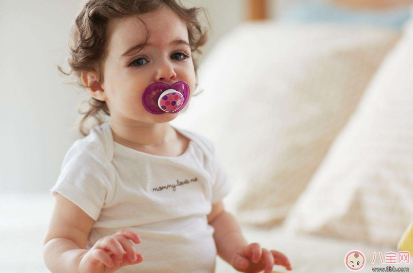 孩子哭鬧究竟該不該用安撫奶嘴 正確使用安撫奶嘴的方法是什么 孩子哭鬧究竟該不該用安撫奶嘴 正確使用安撫奶嘴的方法是什么