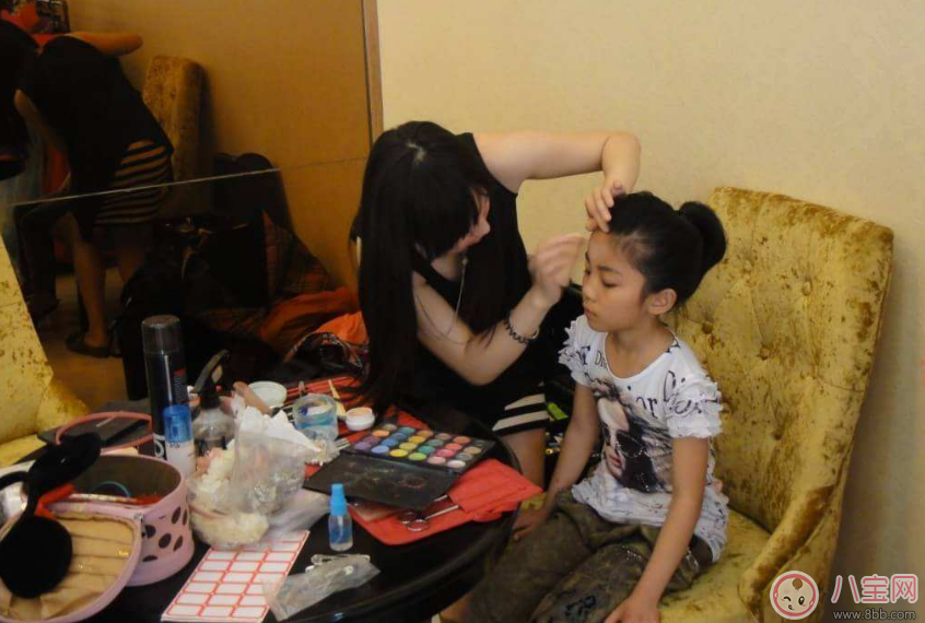 孩子要表演怎么化妝好 正確給孩子化妝步驟