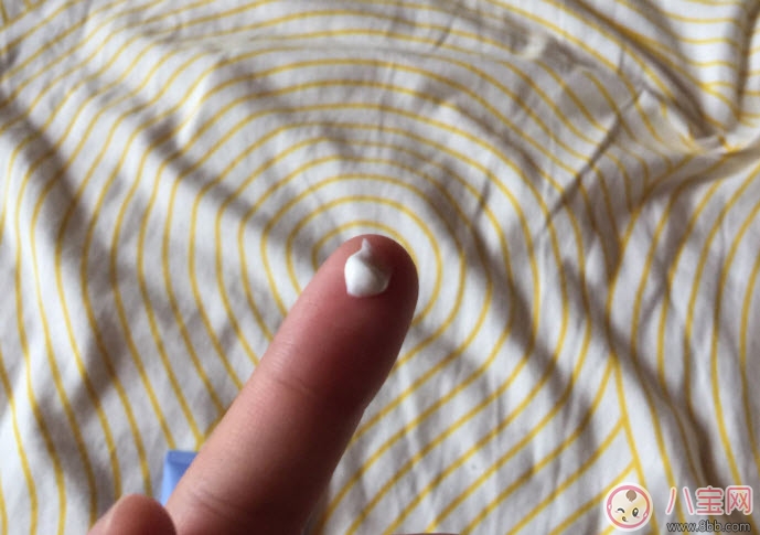 哈羅閃護臀霜怎么樣好用嗎 哈羅閃護臀霜成分有石蠟嗎吸收好嗎 哈羅閃護臀霜怎么樣好用嗎 哈羅閃護臀霜成分有石蠟嗎吸收好嗎