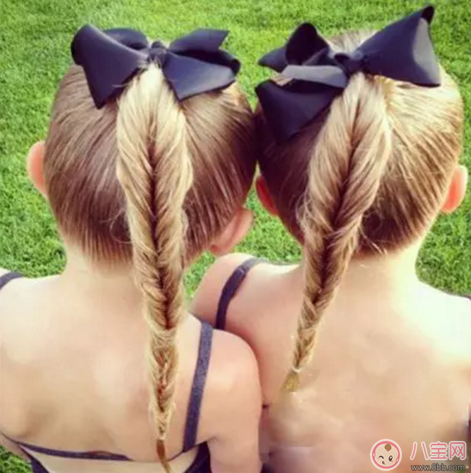 家里有兩個女兒編什么發(fā)型好看 雙胞胎好看發(fā)型推薦