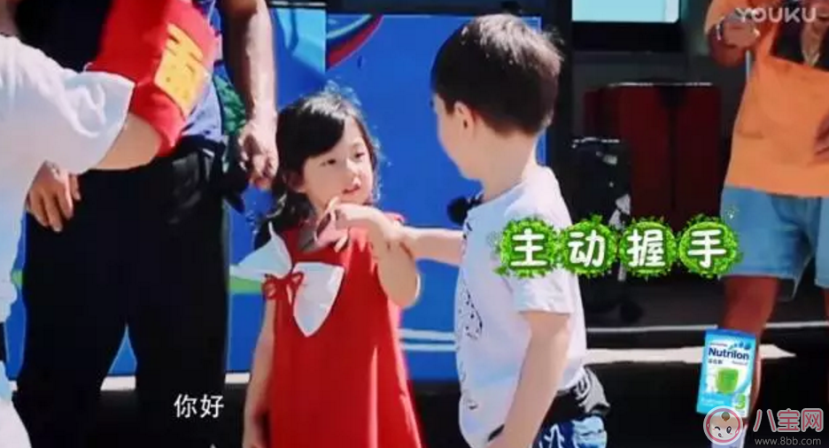 嗯哼把《爸爸去哪兒》變成了《大王相親記》 小泡芙怎么面對(duì)嗯哼的強(qiáng)勢(shì)撩妹的？