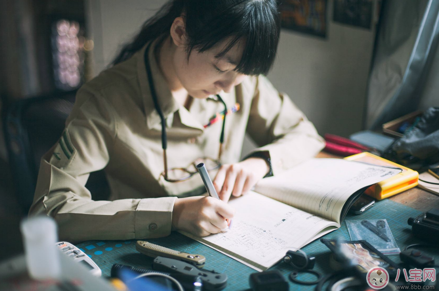 家長怎么陪孩子做作業比較好 家長正確陪孩子做作業的方法