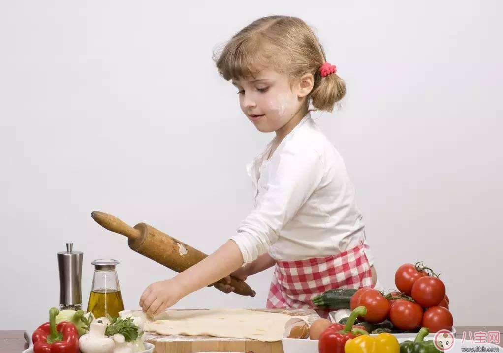 孩子幫忙做家務的好處 如何訓練孩子做家務最有效