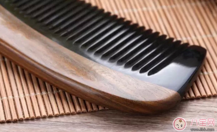 孕婦懷孕不脫發(fā)的梳頭方法 防止孕婦懷孕脫發(fā)的梳頭步驟 孕婦懷孕不脫發(fā)的梳頭方法 防止孕婦懷孕脫發(fā)的梳頭步驟