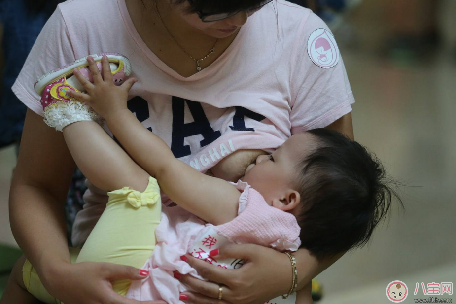 成年人可以喝母乳嗎 保姆偷喝女主人母乳對貧血有幫助嗎 成年人可以喝母乳嗎 保姆偷喝女主人母乳對貧血有幫助嗎