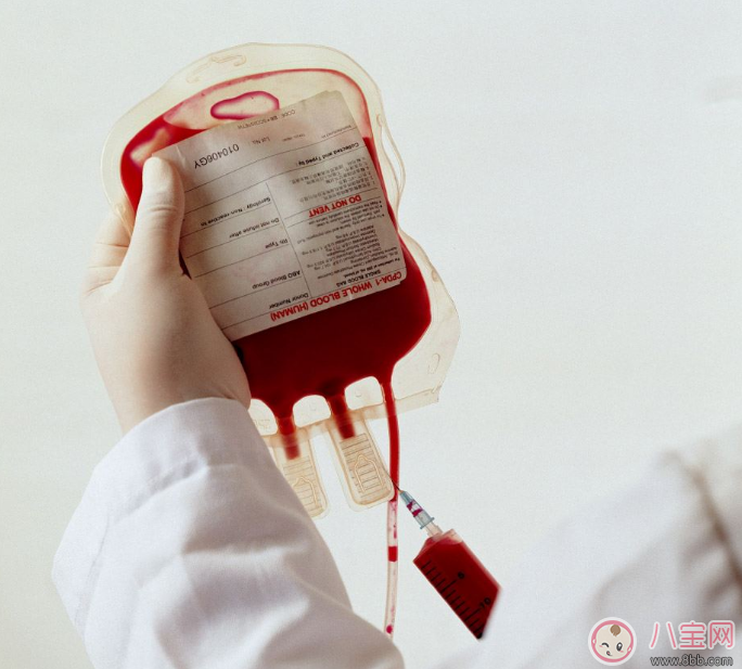 成年人可以喝母乳嗎 保姆偷喝女主人母乳對貧血有幫助嗎 成年人可以喝母乳嗎 保姆偷喝女主人母乳對貧血有幫助嗎