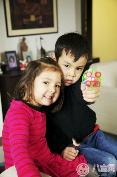 帶孩子作客不聽話怎么辦 怎么能讓孩子在別人家乖乖的 帶孩子作客不聽話怎么辦 怎么能讓孩子在別人家乖乖的