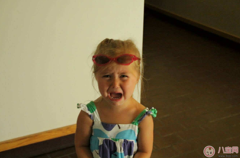 孩子不順著他來就哭 怎么對付無理取鬧的孩子 孩子不順著他來就哭 怎么對付無理取鬧的孩子