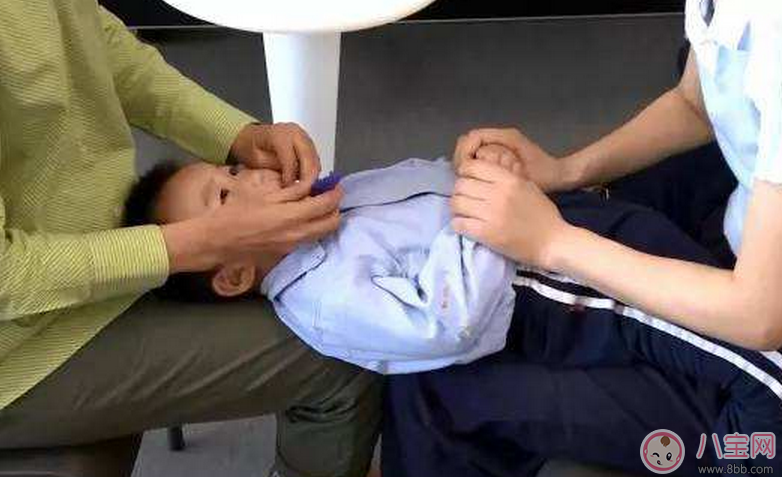 給寶寶刷牙的正確姿勢有哪幾種 寶寶躺式抱坐式對坐式刷牙怎么刷 給寶寶刷牙的正確姿勢有哪幾種 寶寶躺式抱坐式對坐式刷牙怎么刷