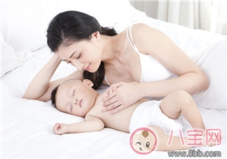 如何讓寶寶換床睡 怎么選擇合適的寶寶枕頭