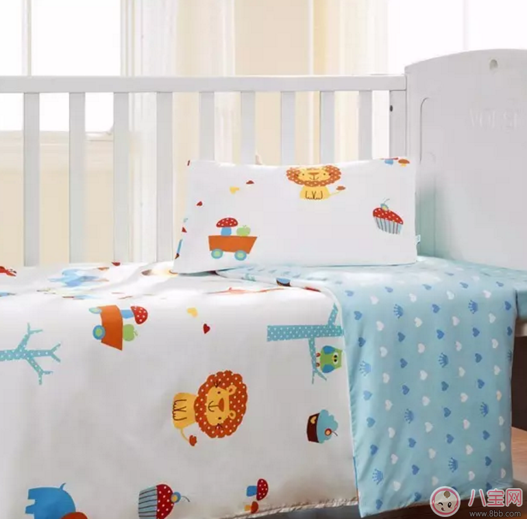 換季怎么給寶寶添新被 寶寶的被子如何選