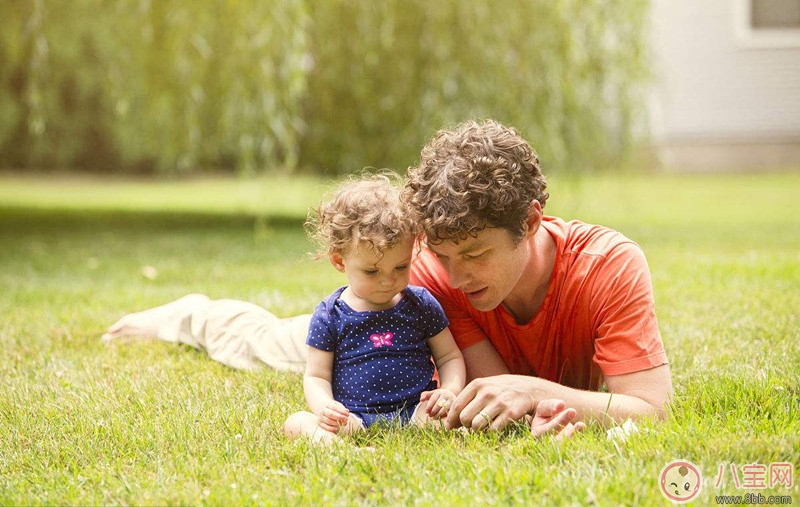 嬰兒應(yīng)該學(xué)習(xí)探索嗎 家長如何協(xié)助嬰兒探索學(xué)習(xí)