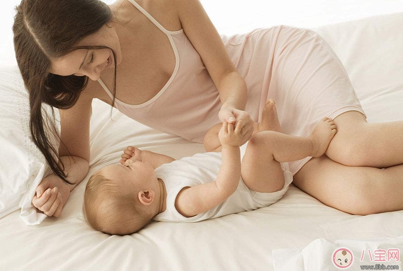 寶寶晚上哭是腸絞痛嗎 嬰兒腸絞痛癥狀有哪些   