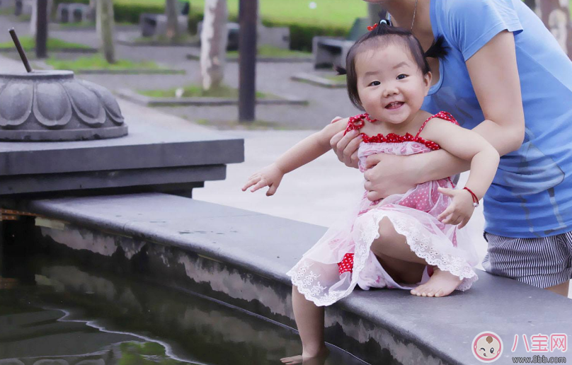 孩子突然被燙傷應(yīng)該怎么緊急處理 怎么正確處理燙傷傷口 孩子突然被燙傷應(yīng)該怎么緊急處理 怎么正確處理燙傷傷口