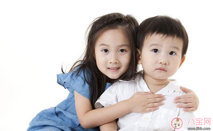 男孩子和女孩有培養(yǎng)有哪些不同 男寶寶女寶寶生理差異有哪些。