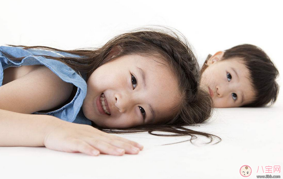 男孩子和女孩有培養(yǎng)有哪些不同 男寶寶女寶寶生理差異有哪些。