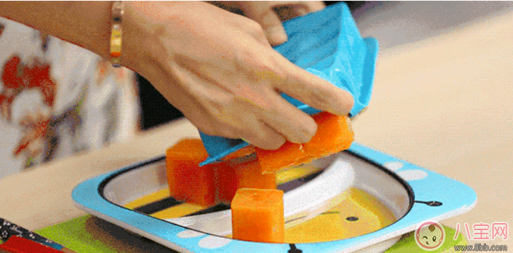 美國GreenSprouts小綠芽硅膠輔食格材質怎么樣 裝輔食脫模方便嗎