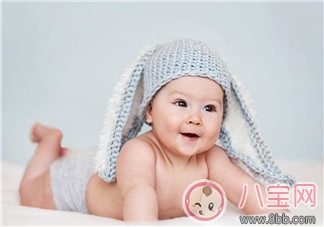 為什么要定時(shí)給寶寶修剪指甲 修剪指甲如何分散寶寶注意力