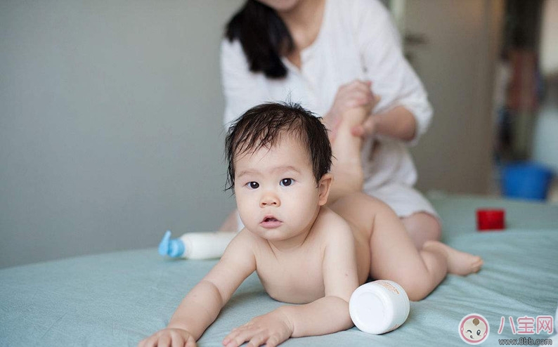 秋季寶寶皮膚干燥是氣候問題嗎 寶寶皮膚保濕怎么做 秋季寶寶皮膚干燥是氣候問題嗎 寶寶皮膚保濕怎么做