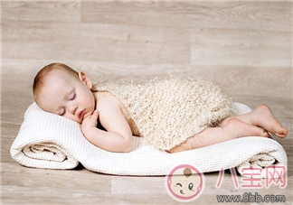 嬰幼兒為什么踢被子 如何預(yù)防寶寶踢被子