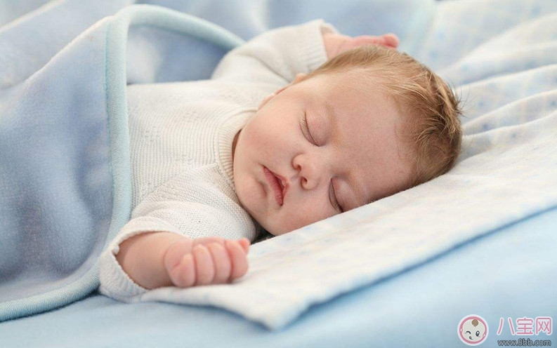 嬰幼兒為什么踢被子 如何預(yù)防寶寶踢被子