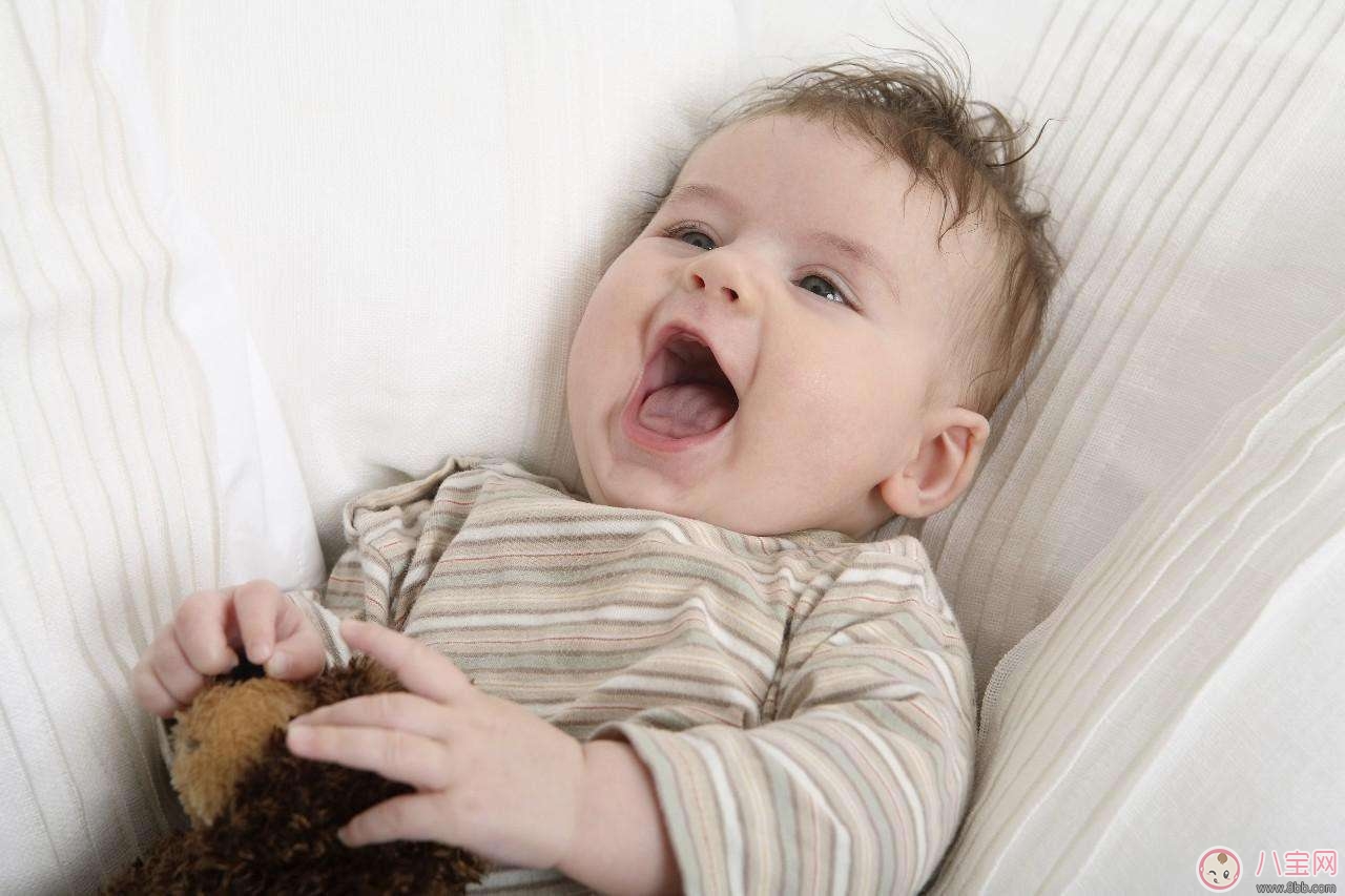 嬰幼兒為什么踢被子 如何預(yù)防寶寶踢被子